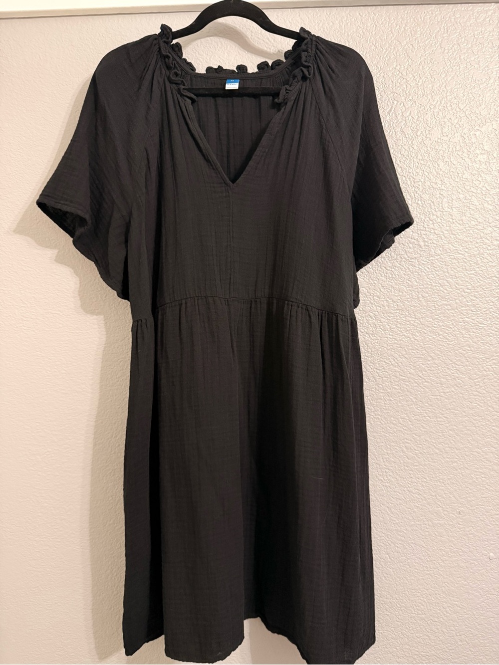 Old Navy Black Short Sleeve V-Neck Swing Dress